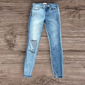 Y2K William Rast Perfect Skinny Ripped Knee Light Wash Jeans 28 Vintage 2000s